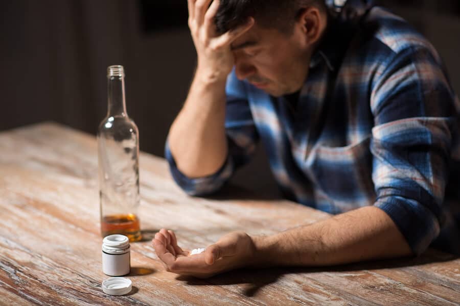 Mixing Alcohol and Drugs Causes Problems and Complications with Health